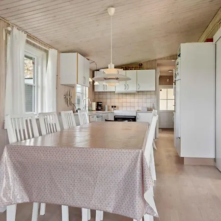 Дом отдыха Lovely Within Walking Distance To The Sea Brenderup