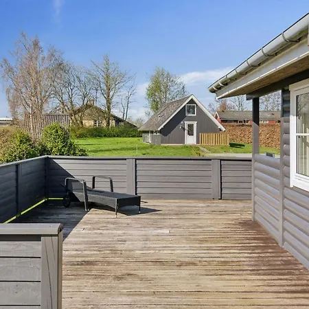 Дом отдыха Lovely Within Walking Distance To The Sea