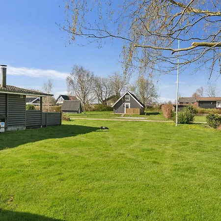 Дом отдыха Lovely Within Walking Distance To The Sea Brenderup