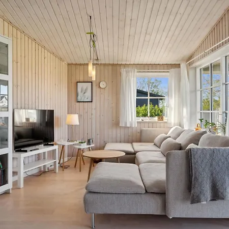 Lovely Within Walking Distance To The Sea Brenderup