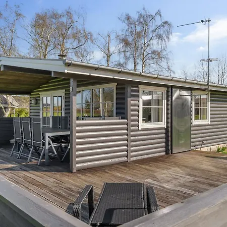 Lovely Within Walking Distance To The Sea